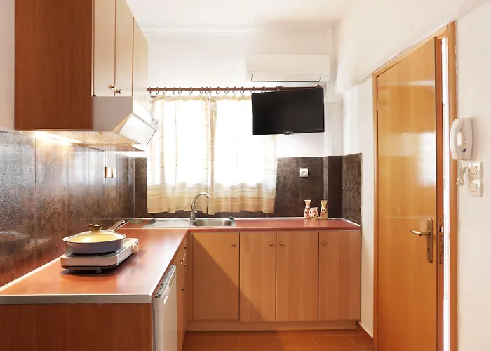 Πανσιόν Monemvasia Green Apartments 4*